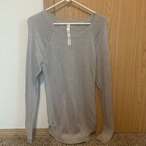 Lululemon Women’s Crew Neck Gray Knit Pullover Sweater Size 6
